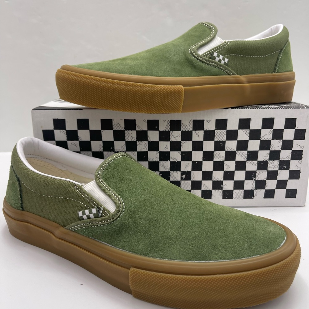 Vans • WMNS Suede Skate Slip-On
Green/Gum
VN0A2Z3117P Sneakers